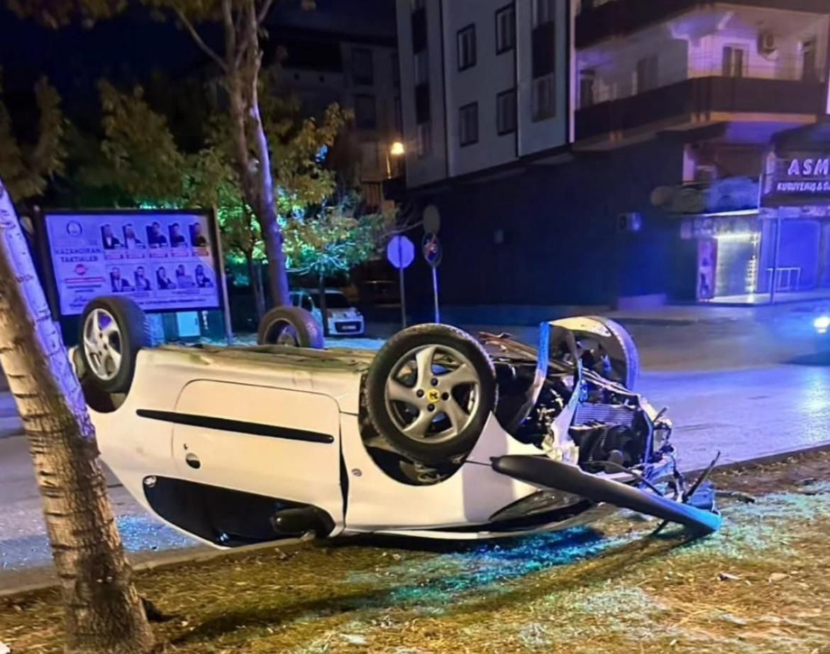 Takla Atan Araçta Sürücü Mahsur Kaldı!