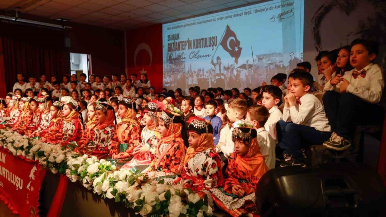 Gaziantep’in Kurtuluşu Coşkuyla Kutlandı! Gaziantep’in Kurtuluşu Coşkuyla Kutlandı!