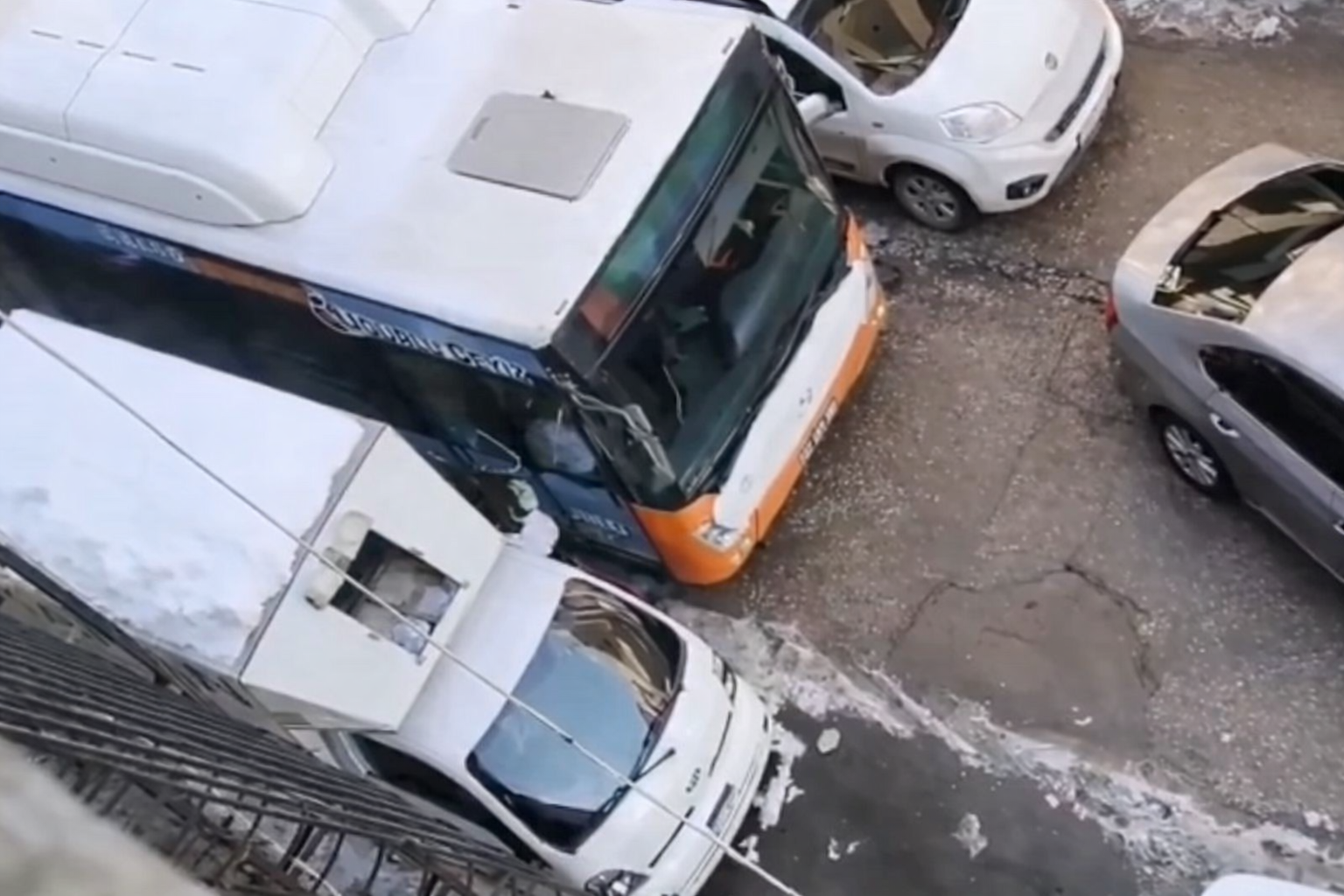 Gaziantep’te Otobüs Önü Kesildi, Kaos Yaşandı!