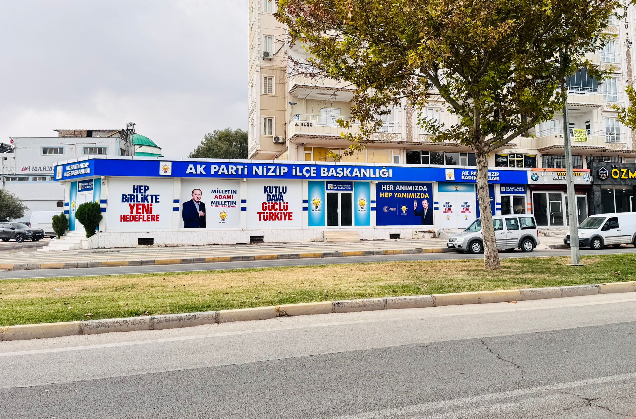İktidar partisini kaçak binaya düşüren başkan!