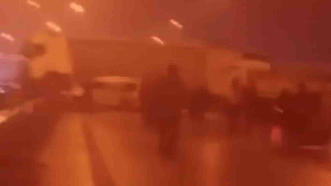 Aşırı Hızla Şarampole Yuvarlanan Araçta 5 Yaralı