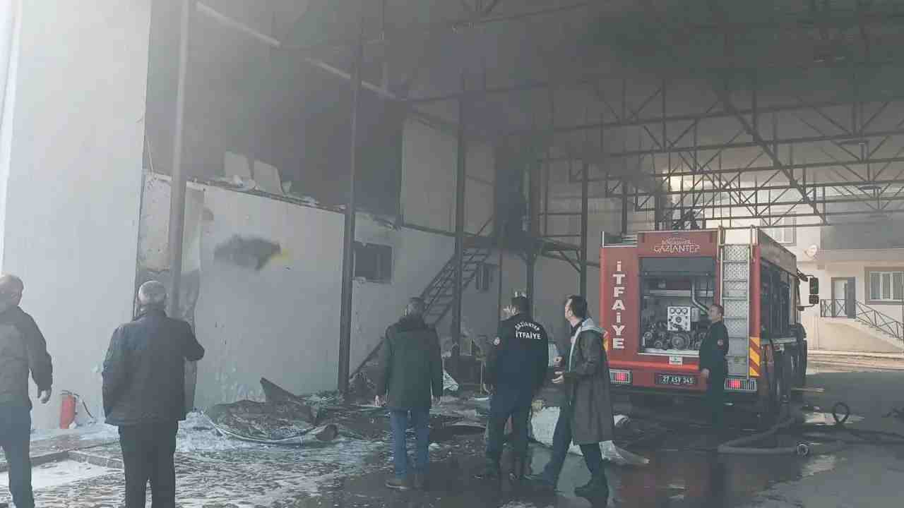 İslahiye Biber Fabrikasında Yangın: Maddi Hasar Oluştu