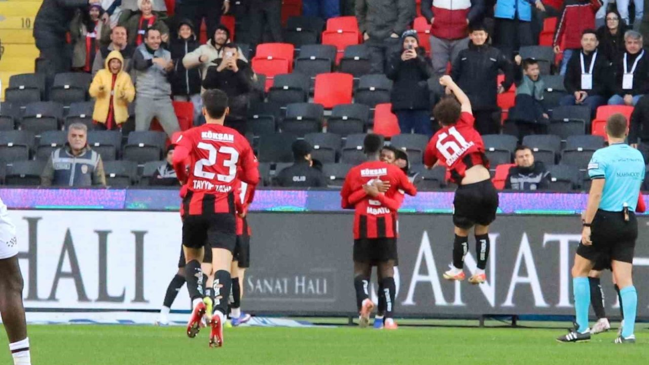 Gollü Maçta Gaziantep FK ve Trabzonspor Karşılaştı Gollü Maçta Gaziantep FK ve Trabzonspor Karşılaştı