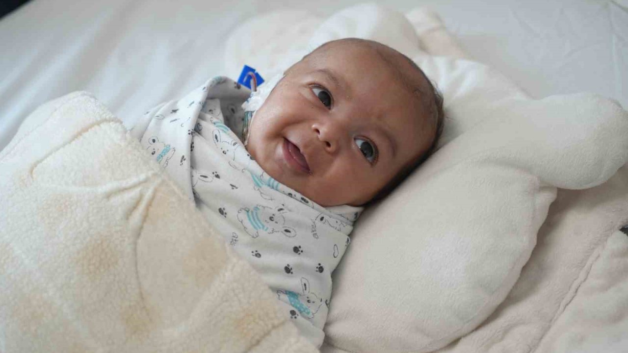1,5 Yaşındaki Talha Bebek Nadir Tümörle Mücadelede Başarı Gösterdi 1,5 Yaşındaki Talha Bebek Nadir Tümörle Mücadelede Başarı Gösterdi