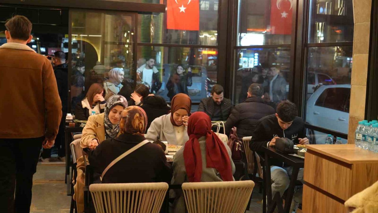 Gaziantep’te Baklava İçin Uzun Kuyruklar Oluştu!