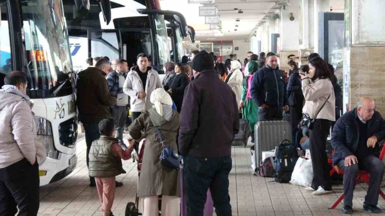 Bayram Yoğunluğu: Otobüs Biletleri Tükendi!