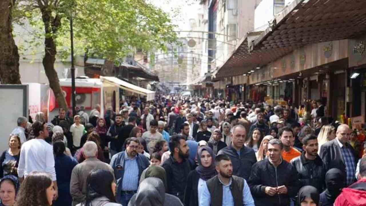 Gaziantep’te Nüfus Tartışması: Mülteci Yoğunluğu Alarm Veriyor! Gaziantep’te Nüfus Tartışması: Mülteci Yoğunluğu Alarm Veriyor!
