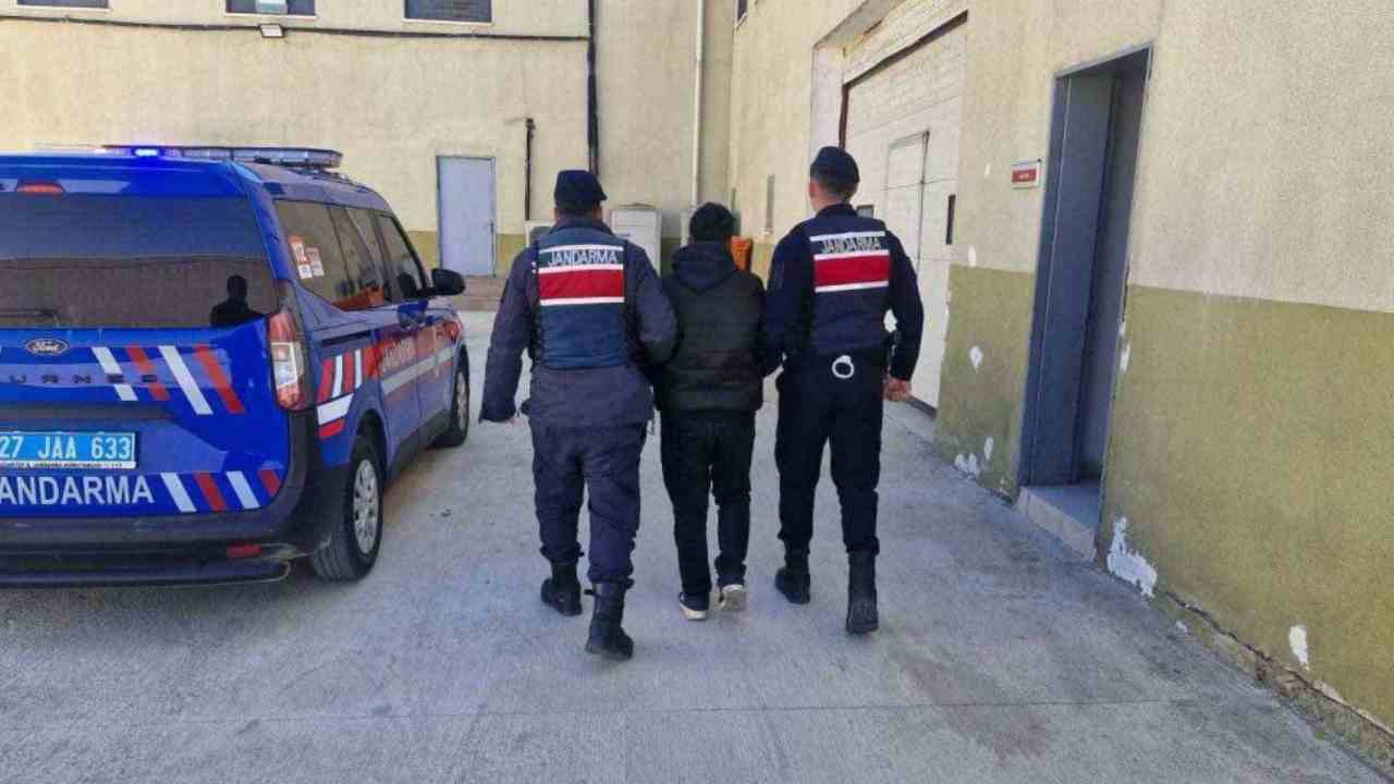 Firari uyuşturucu kaçakçısı Gaziantep’te yakalandı! Firari uyuşturucu kaçakçısı Gaziantep’te yakalandı!
