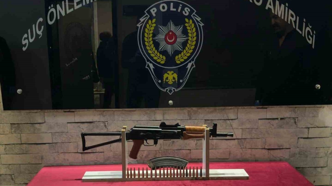 Ruhsatsız Silah Operasyonu: 1 AK-47 Ele Geçirildi! Ruhsatsız Silah Operasyonu: 1 AK-47 Ele Geçirildi!