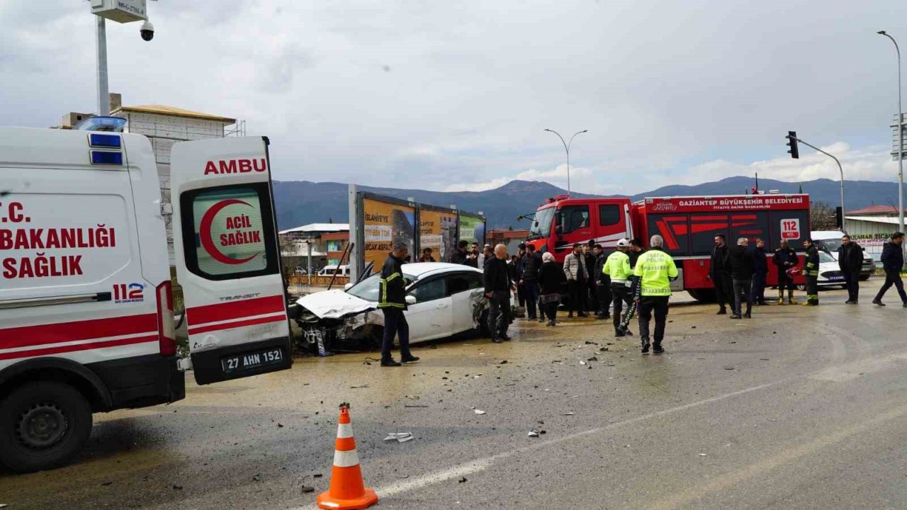 İslahiye’de Işık İhlaliyle Feci Kaza Meydana Geldi