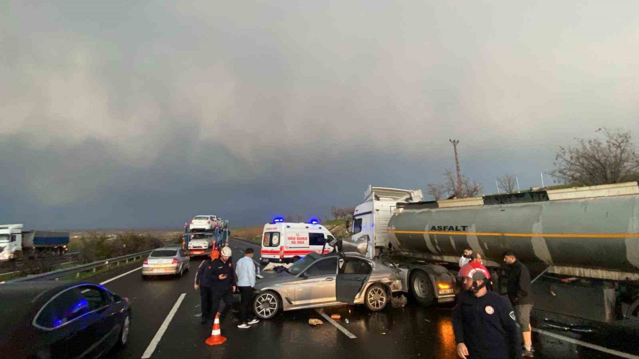 Birecik’te Zincirleme Trafik Kazası: 5 Yaşındaki Çocuk Öldü Birecik’te Zincirleme Trafik Kazası: 5 Yaşındaki Çocuk Öldü
