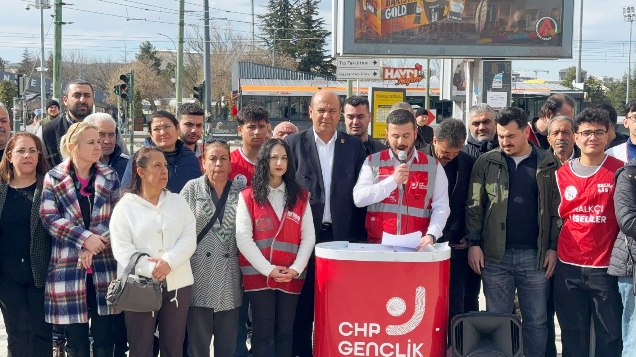 1375 ÜNİVERSİTE ÖĞRENCİSİ İLE ANKET YAPILDI: GAZİANTEP’TE ÜNİVERSİTE GENÇLİĞİ MUTSUZ