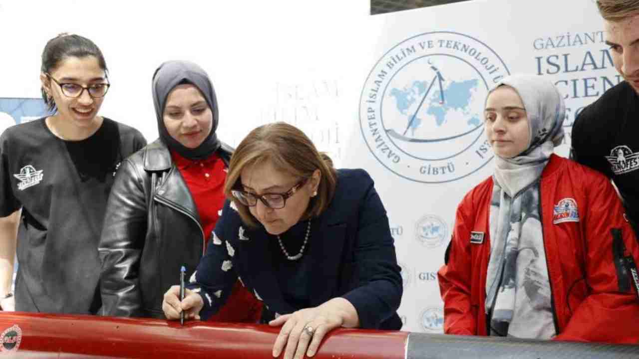 Kadınlar Teknolojide Geleceği Şekillendiriyor! Kadınlar Teknolojide Geleceği Şekillendiriyor!