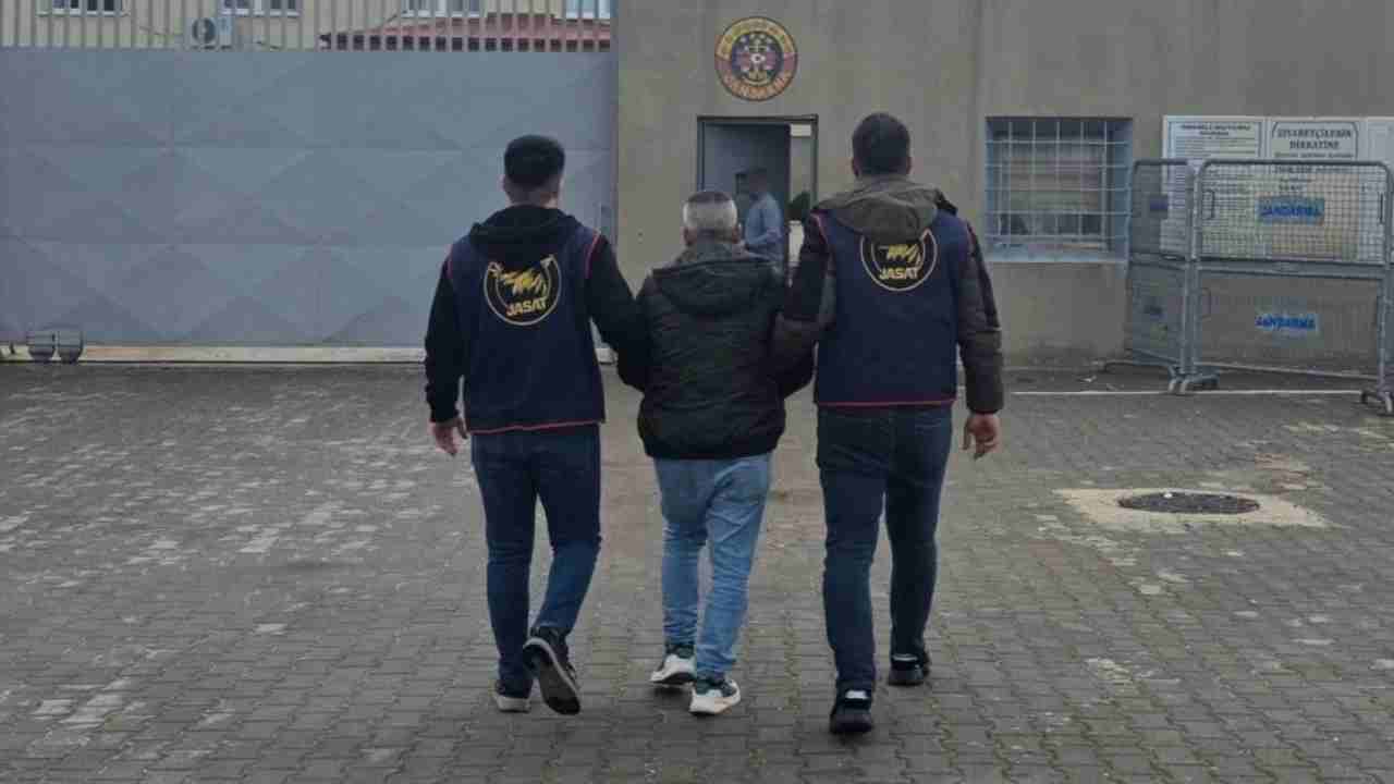 Hırsızlık suçundan aranan şahıs yakalandı! Hırsızlık suçundan aranan şahıs yakalandı!
