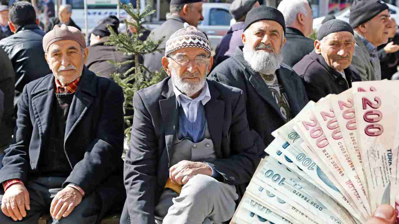 Emeklilere Büyük Destek: Halkbank’tan Yeni Promosyonlar!