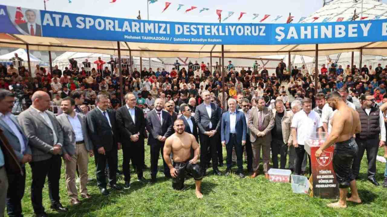 Şahinbey’de Yağlı Güreş Heyecanı Tümüyle Zirveye Taşındı! Şahinbey’de Yağlı Güreş Heyecanı Tümüyle Zirveye Taşındı!