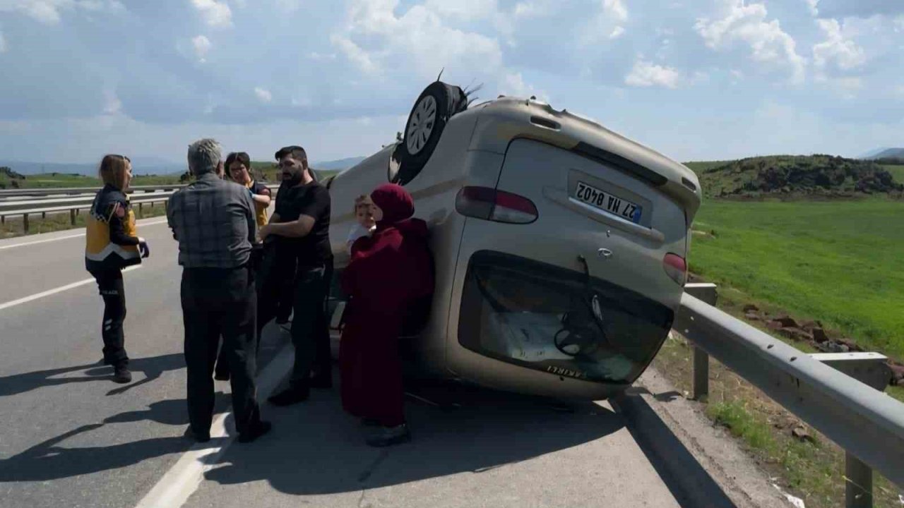 Gaziantep’te lastik patladı, 3 kişi kurtuldu! Gaziantep’te lastik patladı, 3 kişi kurtuldu!