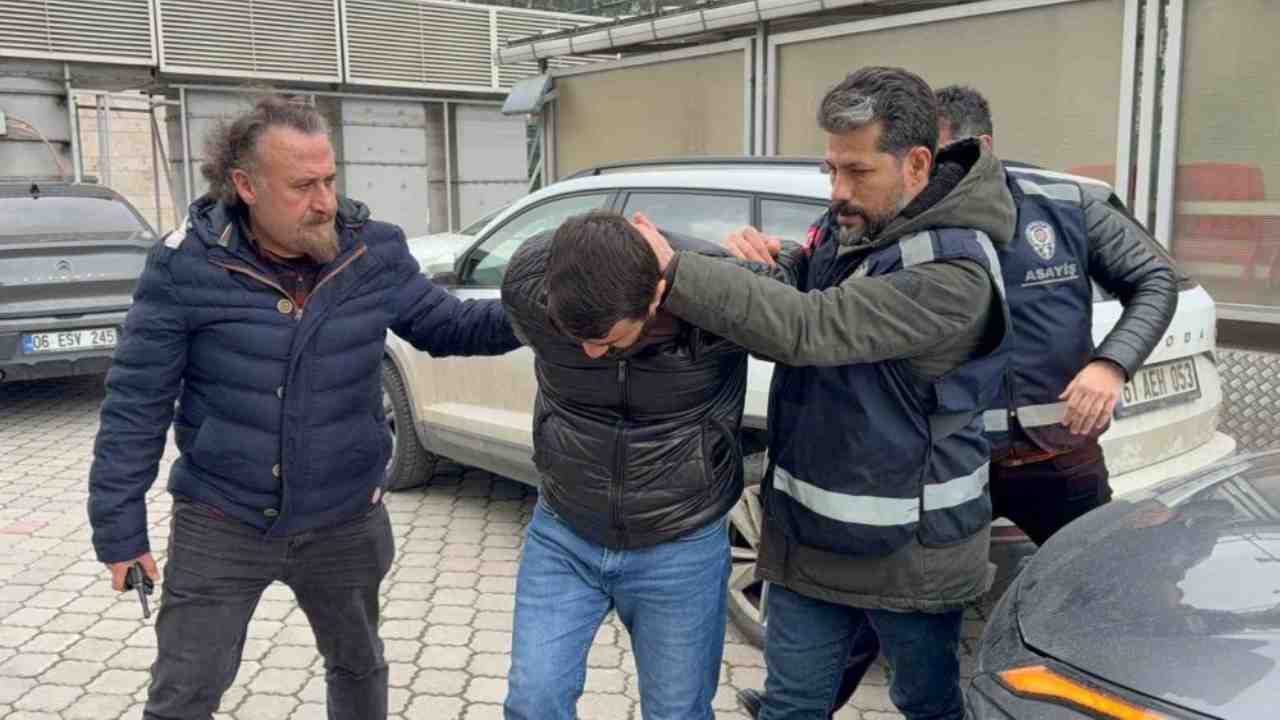 Boşandığı Eşini Rahatsız Eden Adamı Bıçakladı!