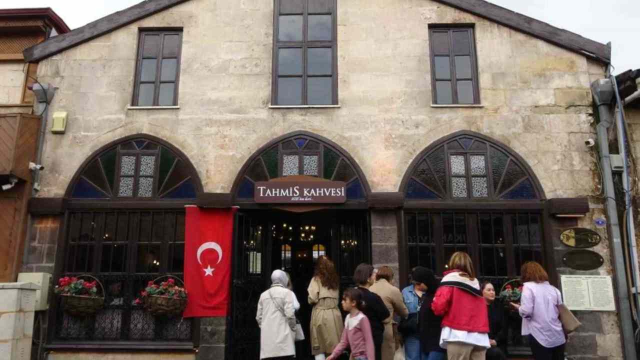 400 Yıllık Tarihi: Gaziantep’in Eşsiz Kahve Deneyimi! 400 Yıllık Tarihi: Gaziantep’in Eşsiz Kahve Deneyimi!