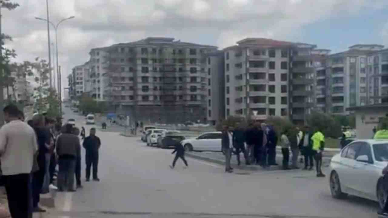 Güpegündüz Silahlı Çatışma: Bir Kişi Ağır Yaralı Güpegündüz Silahlı Çatışma: Bir Kişi Ağır Yaralı