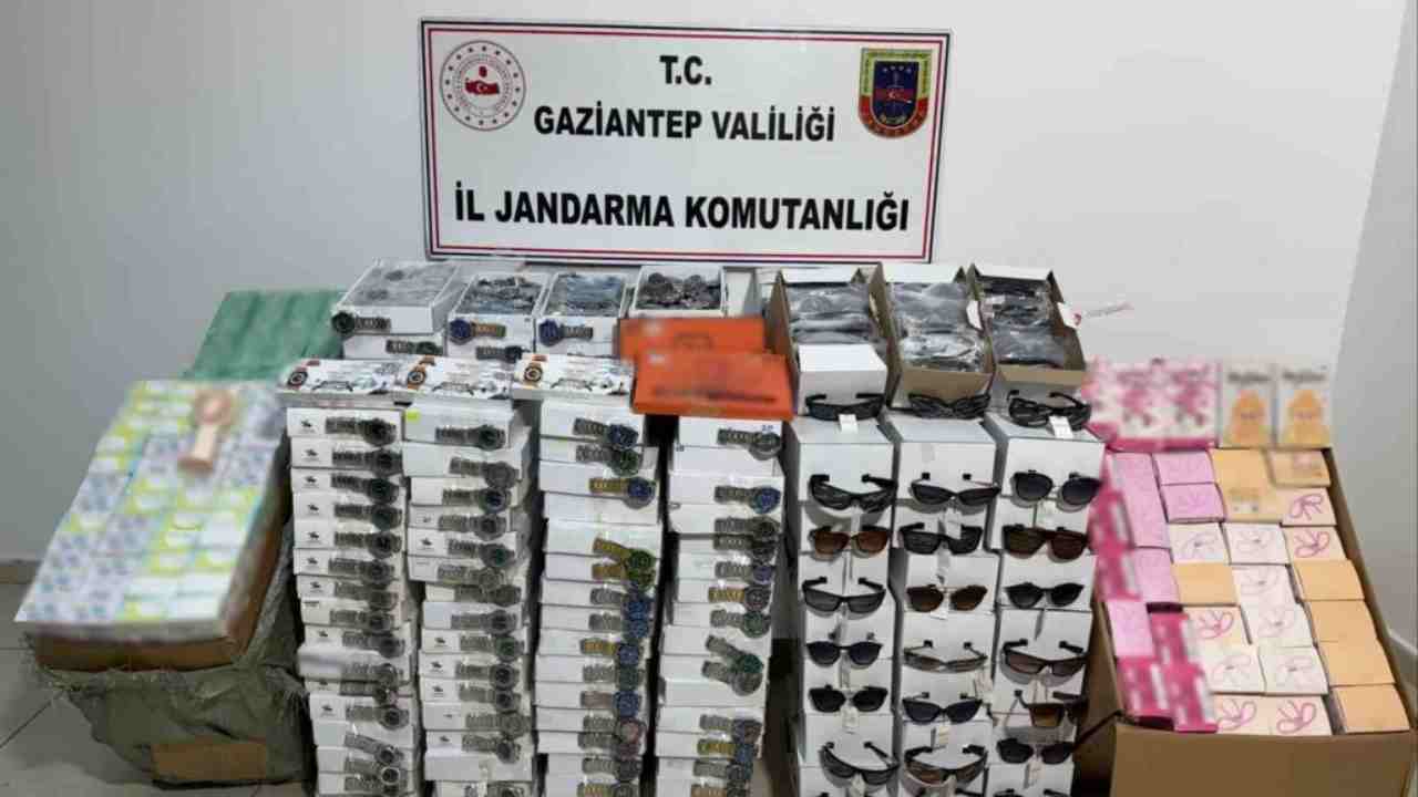 Gaziantep’te 4.5 Milyon TL’lik Kaçakçılık Operasyonu Gaziantep’te 4.5 Milyon TL’lik Kaçakçılık Operasyonu