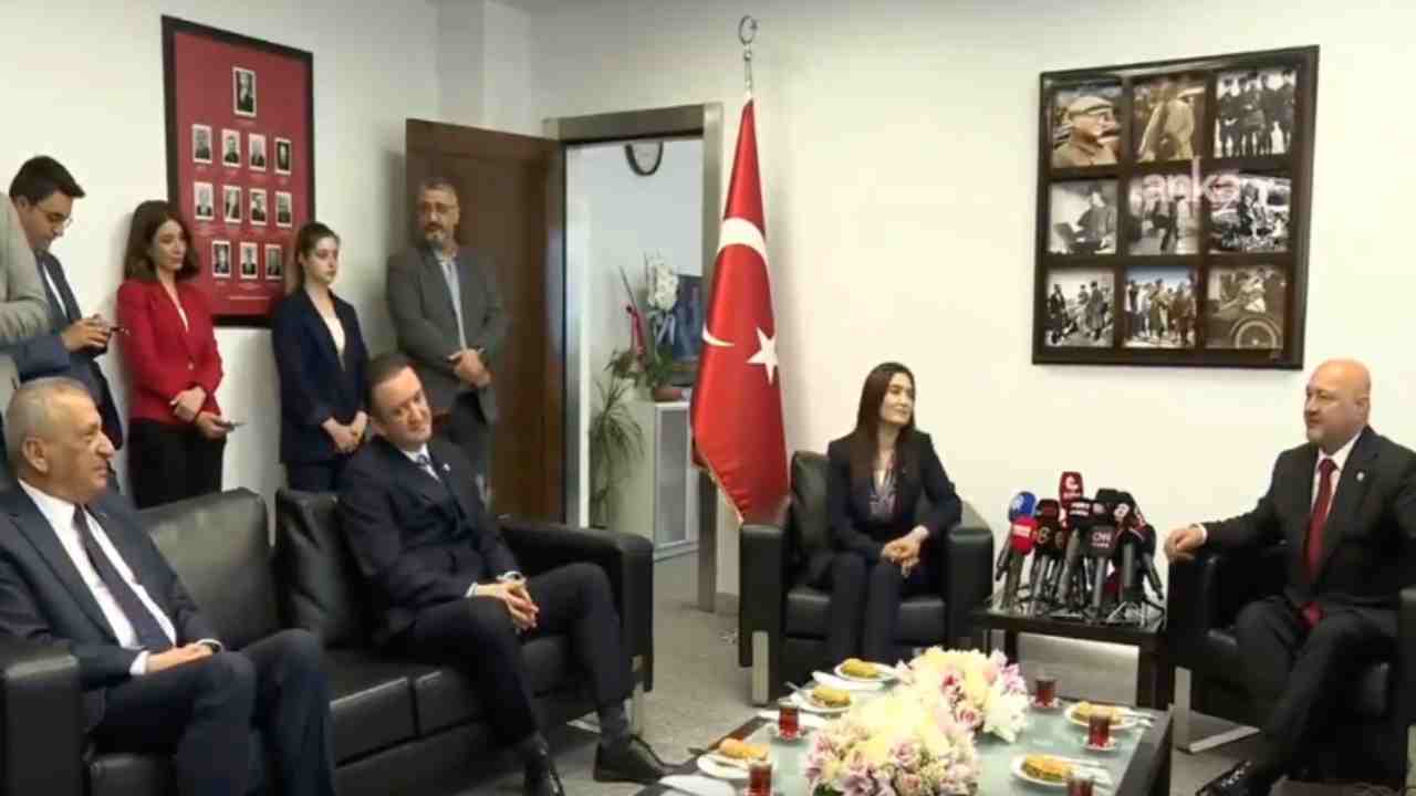 Siyasi Partiler Bayramda Bir Araya Geldi!