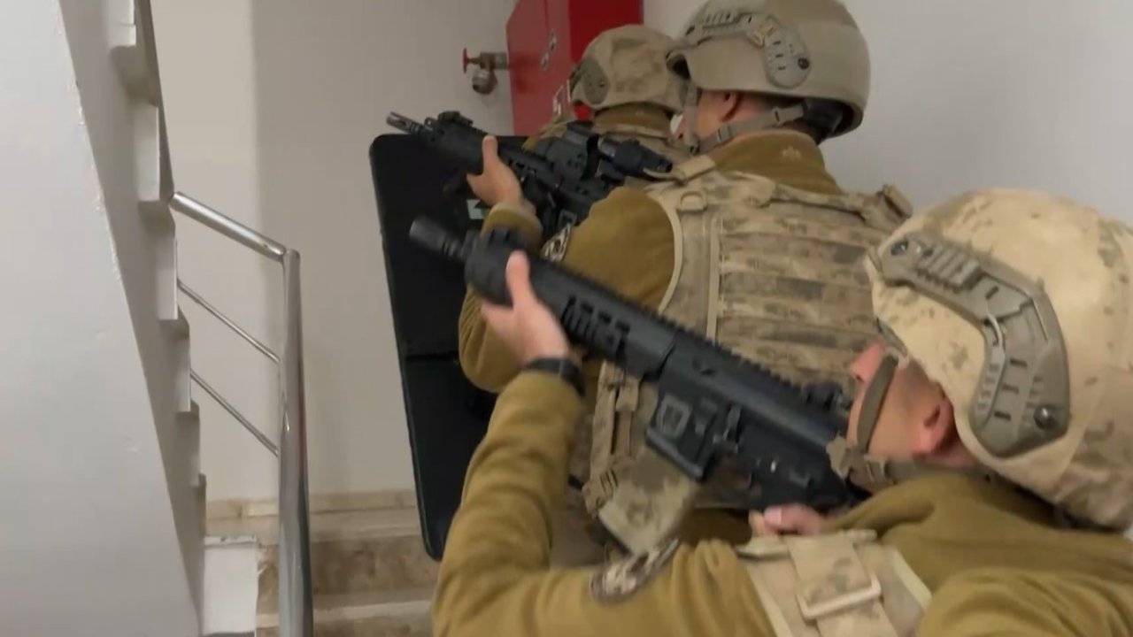 Gaziantep’te Göçmen Kaçakçılarına Şafak Operasyonu! Gaziantep’te Göçmen Kaçakçılarına Şafak Operasyonu!