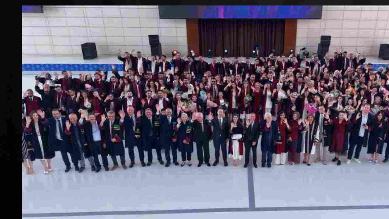 HKÜ Mezuniyet Töreni: 1878 Öğrenci Diplomalarını Aldı HKÜ Mezuniyet Töreni: 1878 Öğrenci Diplomalarını Aldı