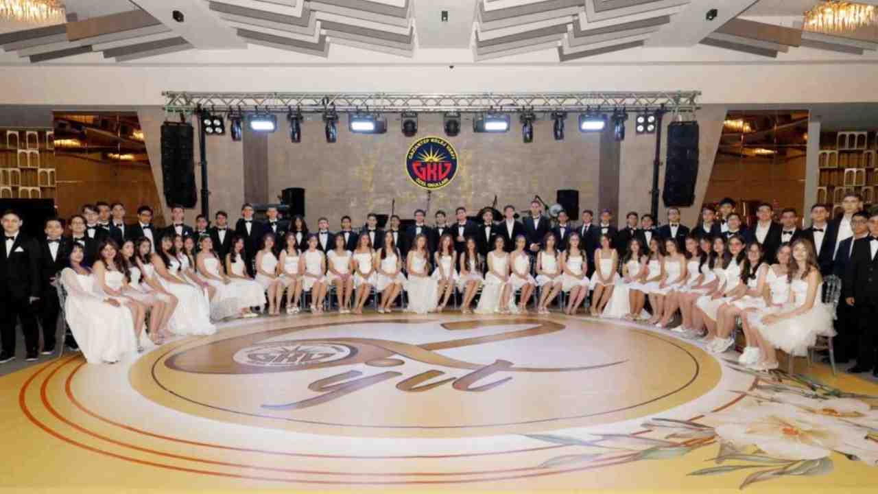 GKV Mezuniyet Balosunda Coşku Dolu Anlar Yaşandı
