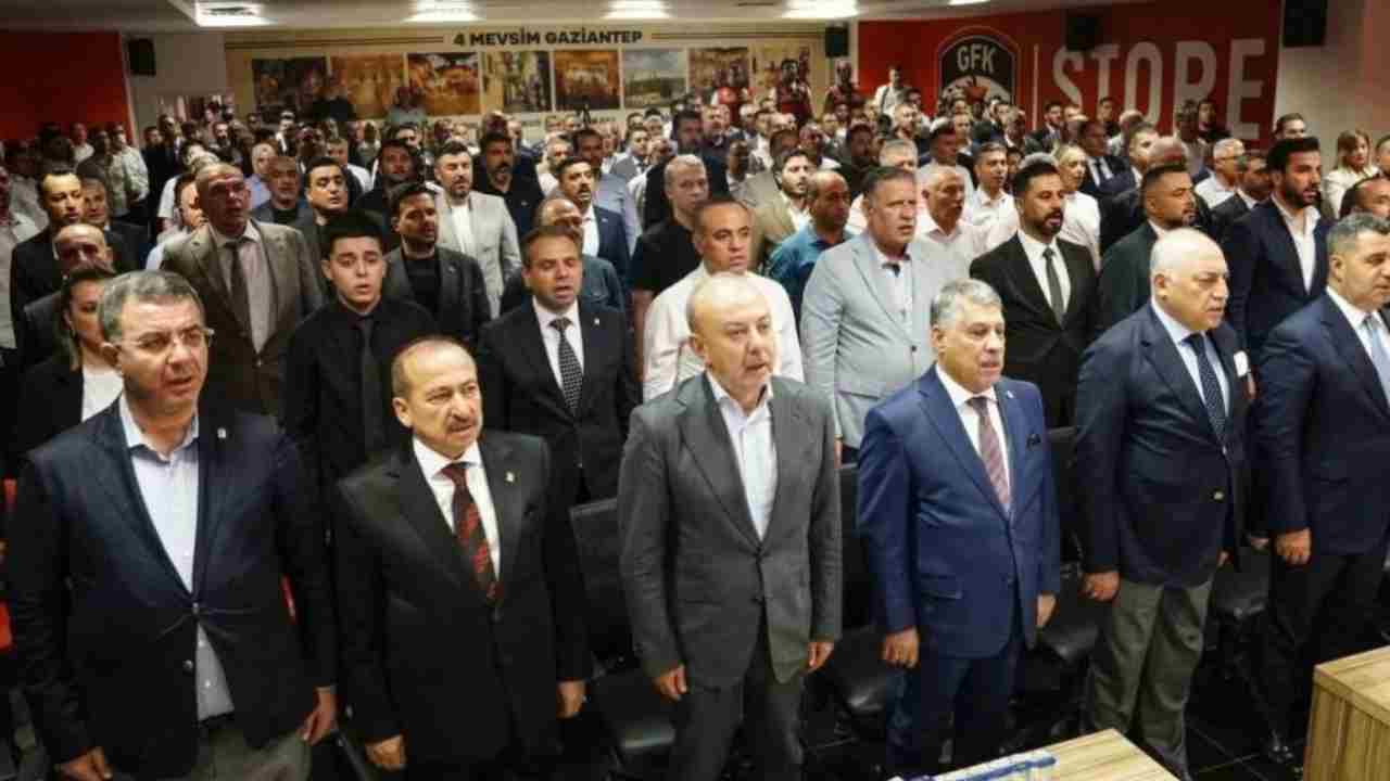 Kırmızı-Siyahlı Kulüp’te Yönetim Değişimi Yaşanıyor!