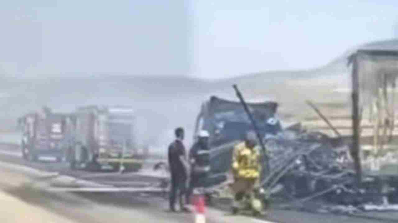 Tarsus’ta Tır Yangını, Otoyolda Trafik Aksadı