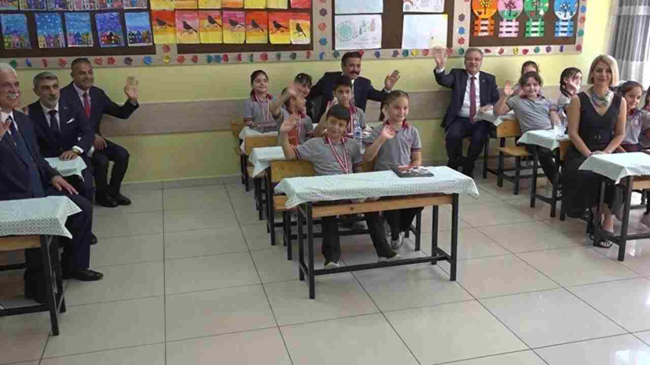 Gaziantep’te Öğrenciler Karne Heyecanı Yaşadı! Gaziantep’te Öğrenciler Karne Heyecanı Yaşadı!