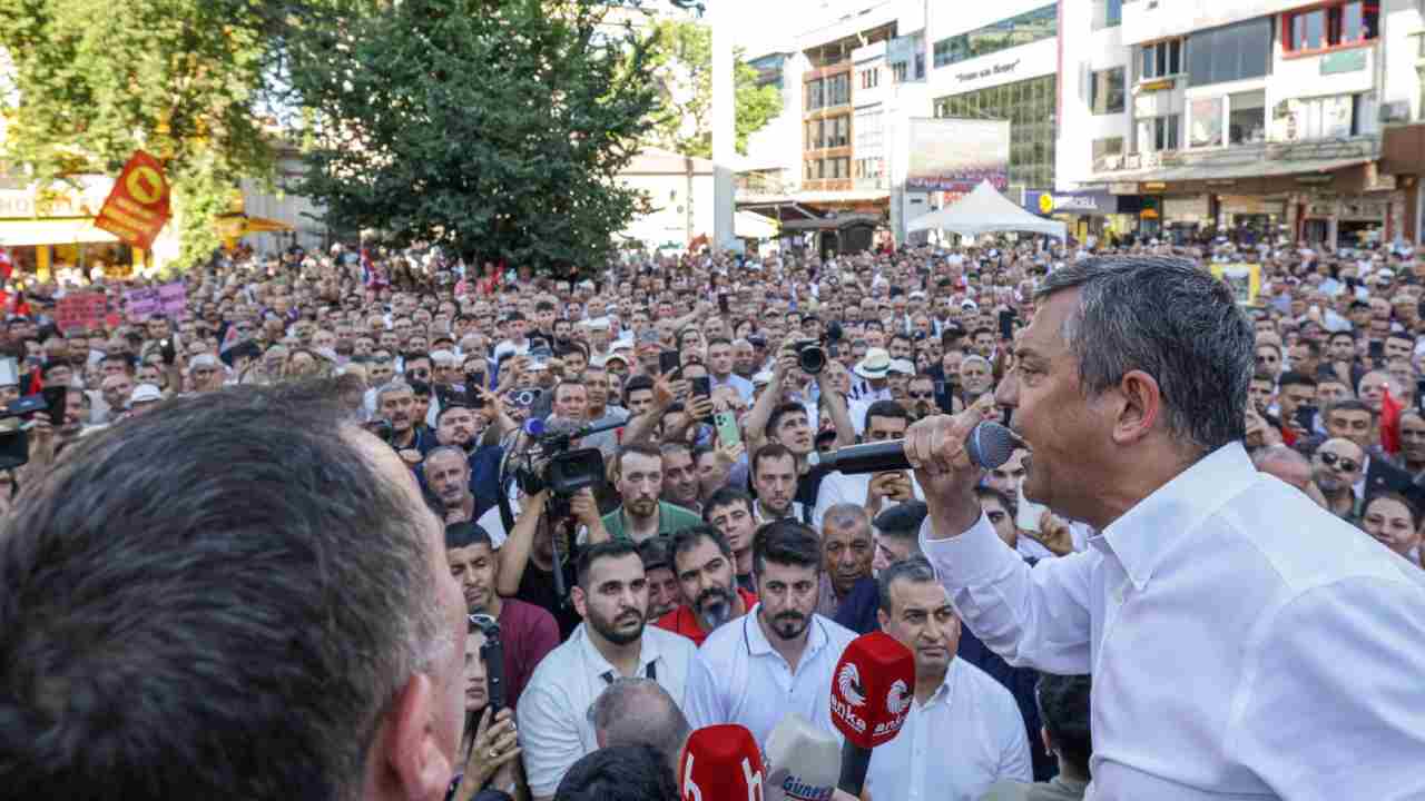 Özgür Özel Gaziantep’te yoğun ilgiyle karşılandı! Özgür Özel Gaziantep’te yoğun ilgiyle karşılandı!