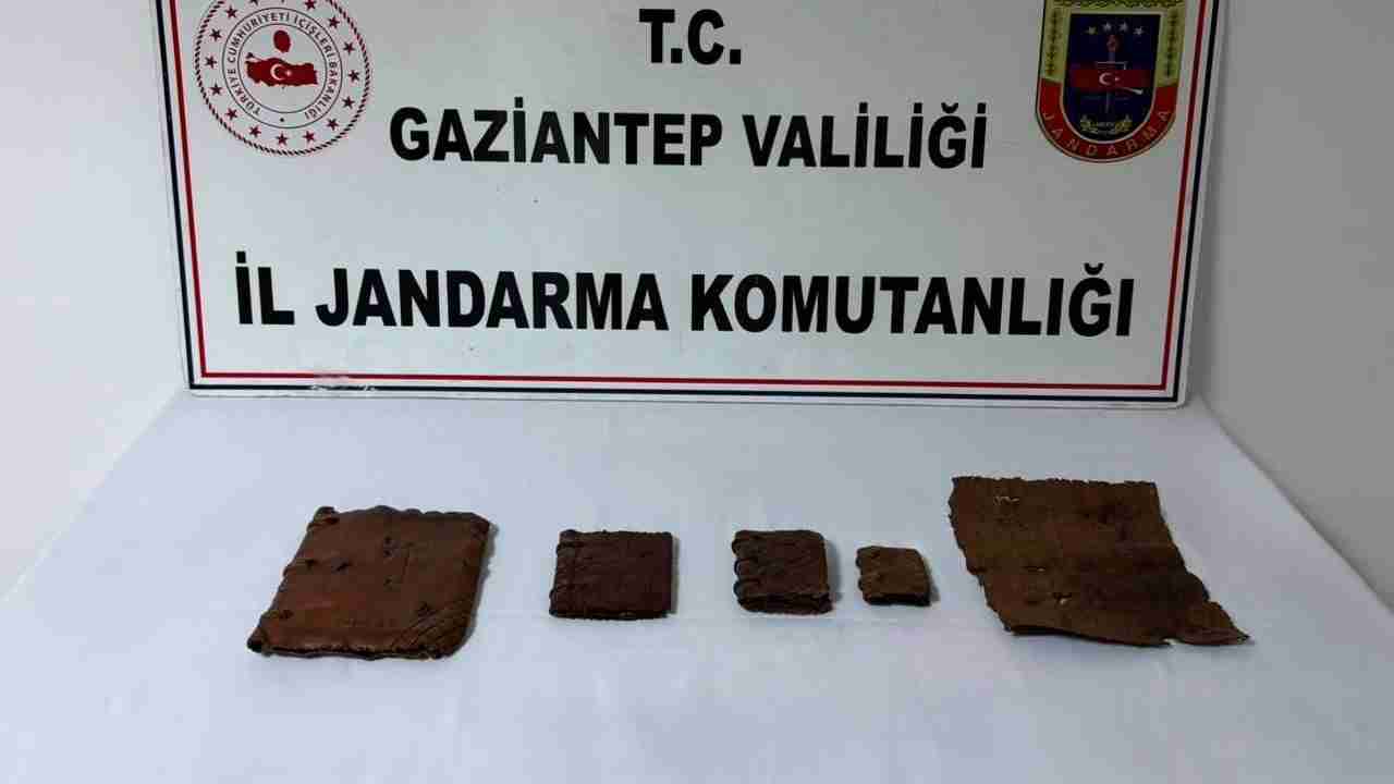 Tarihi Eser Operasyonunda 5 Kitap Ele Geçirildi! Tarihi Eser Operasyonunda 5 Kitap Ele Geçirildi!