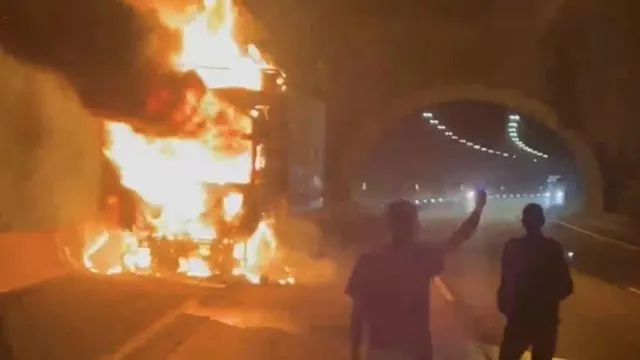 Osmaniye-Gaziantep Yolunda Kamyon Yangını Paniğe Neden Oldu