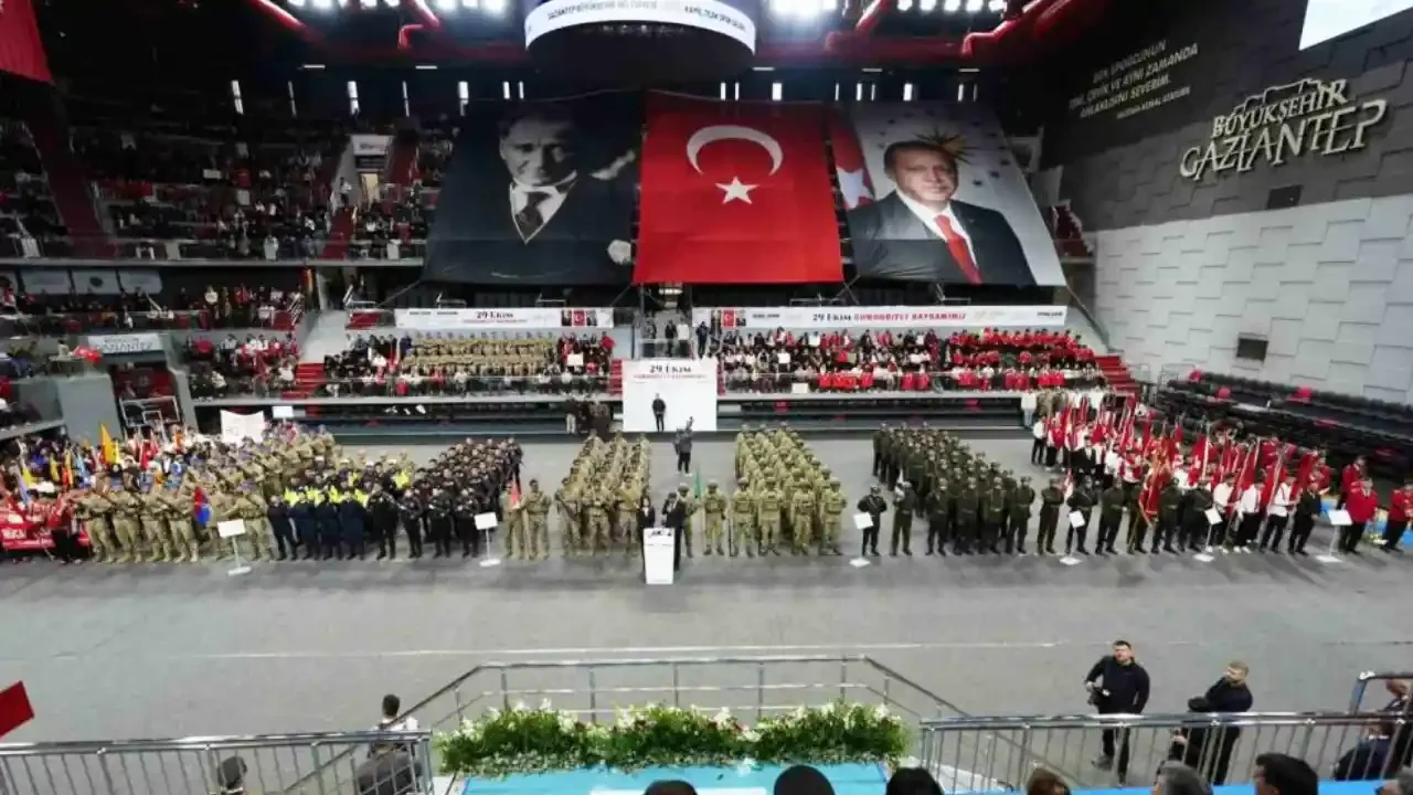Gaziantep’te 29 Ekim coşkusu salonda yaşandı